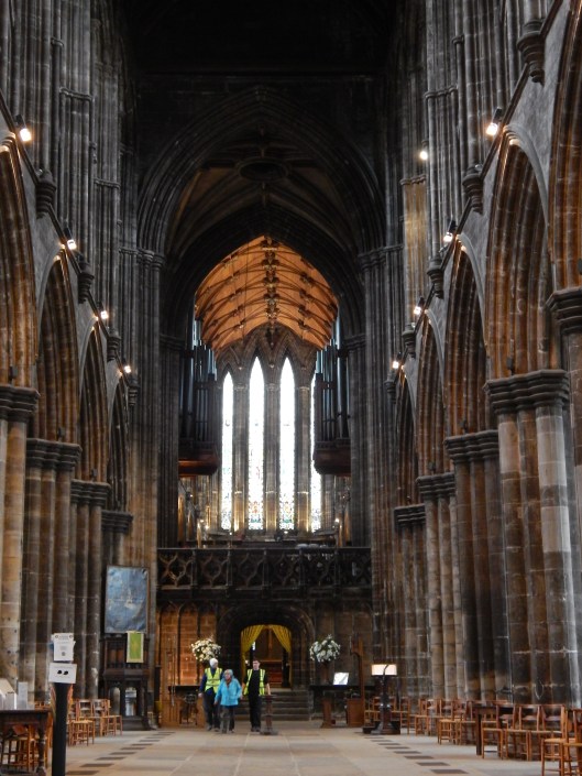 View in the nave toward the apse and choir.