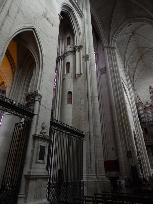 Columns and arches at transept crossing